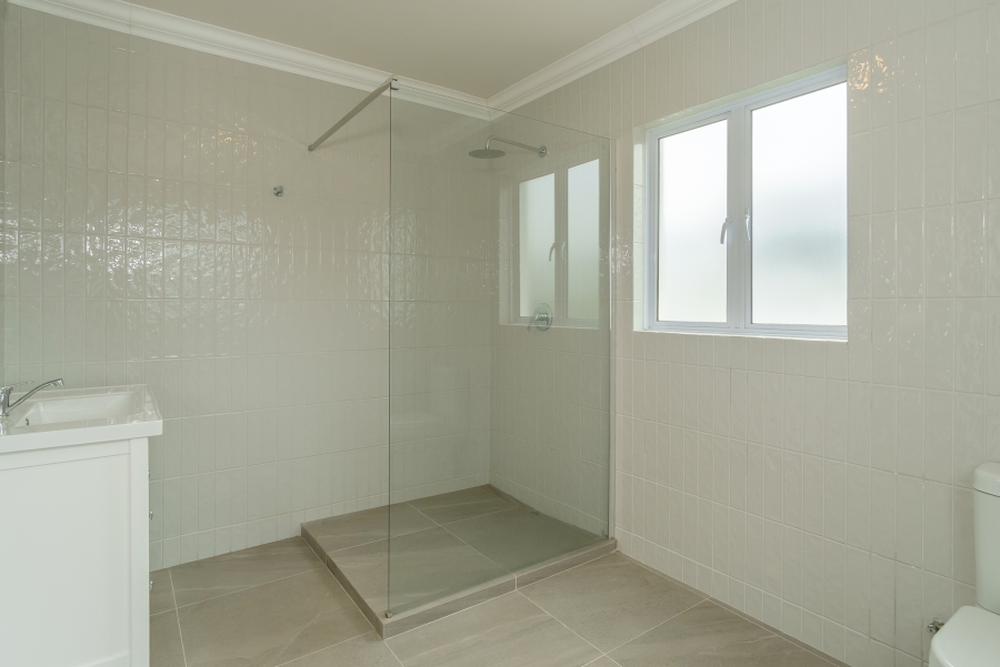 6 Bedroom Property for Sale in Meadowsteads Western Cape